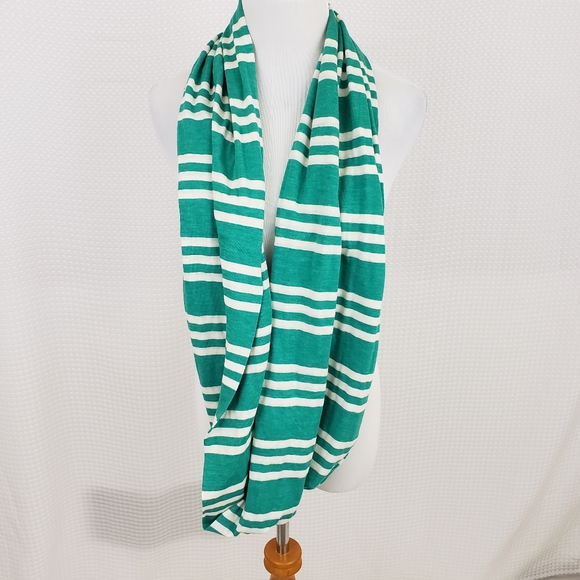 Old Navy Infinity Scarf NWT Green White Stripe Lightweight Scarf Boho Classic - Picture 4 of 4